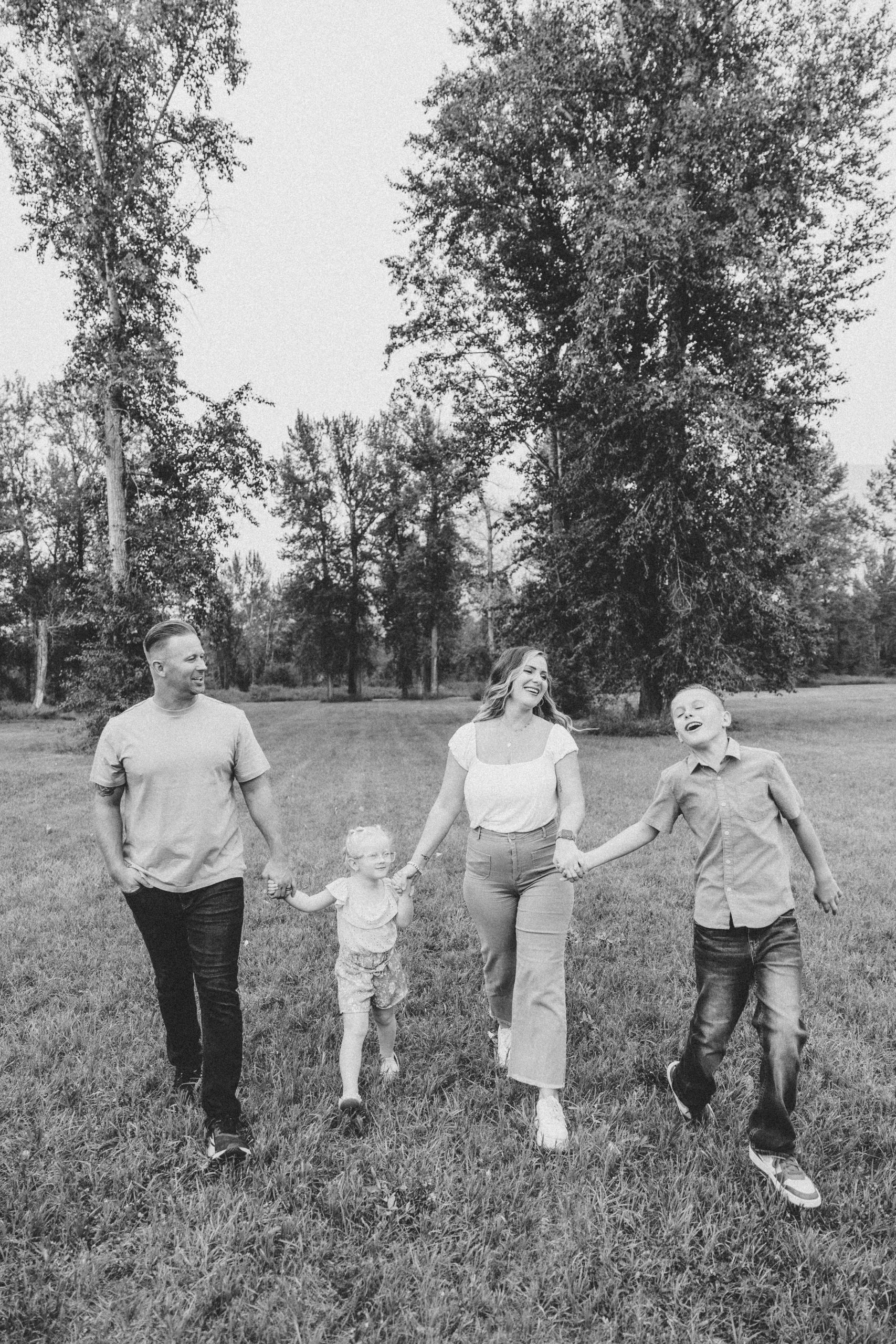 sperandio_family_portraits_rivers_edge_park_columbia_falls-9