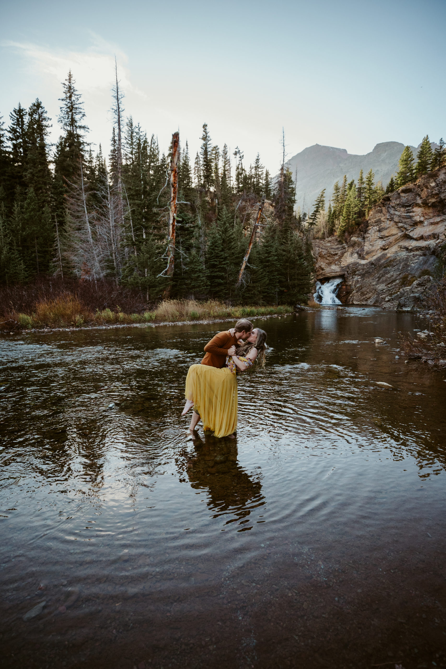 lauren_wade_engagement_adventure_session_sun_point_two_medicine_apgar-11