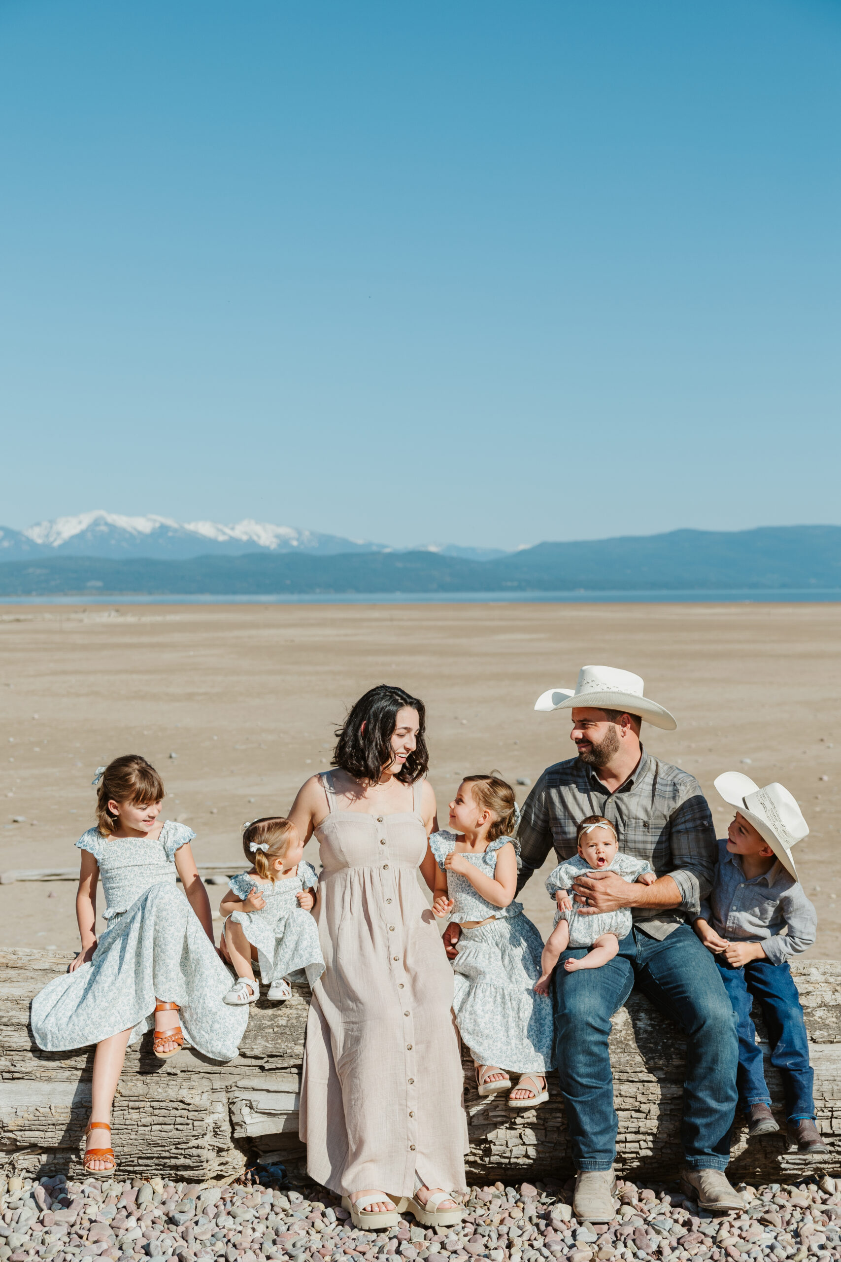 family_of_six_portraits_somers_beach_state_park_montana-5