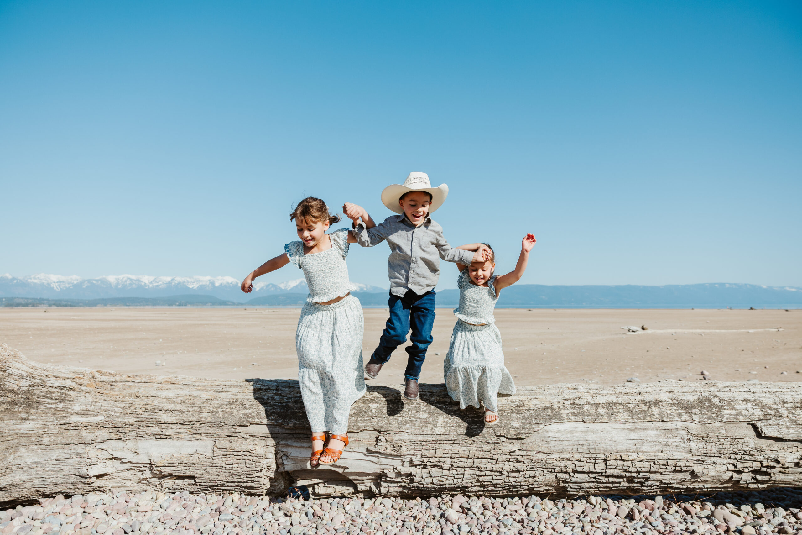 family_of_six_portraits_somers_beach_state_park_montana-6